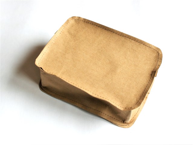 Oba łączenia pasów stebnujemy po zewnętrznej stronie  na 1 mm.